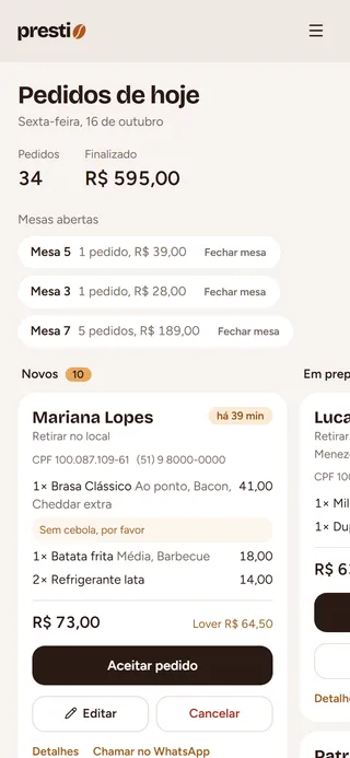 Passo 1: Entre no painel pelo celular. O quadro aparece com as colunas lado a lado. Arraste para o lado para ver as outras.